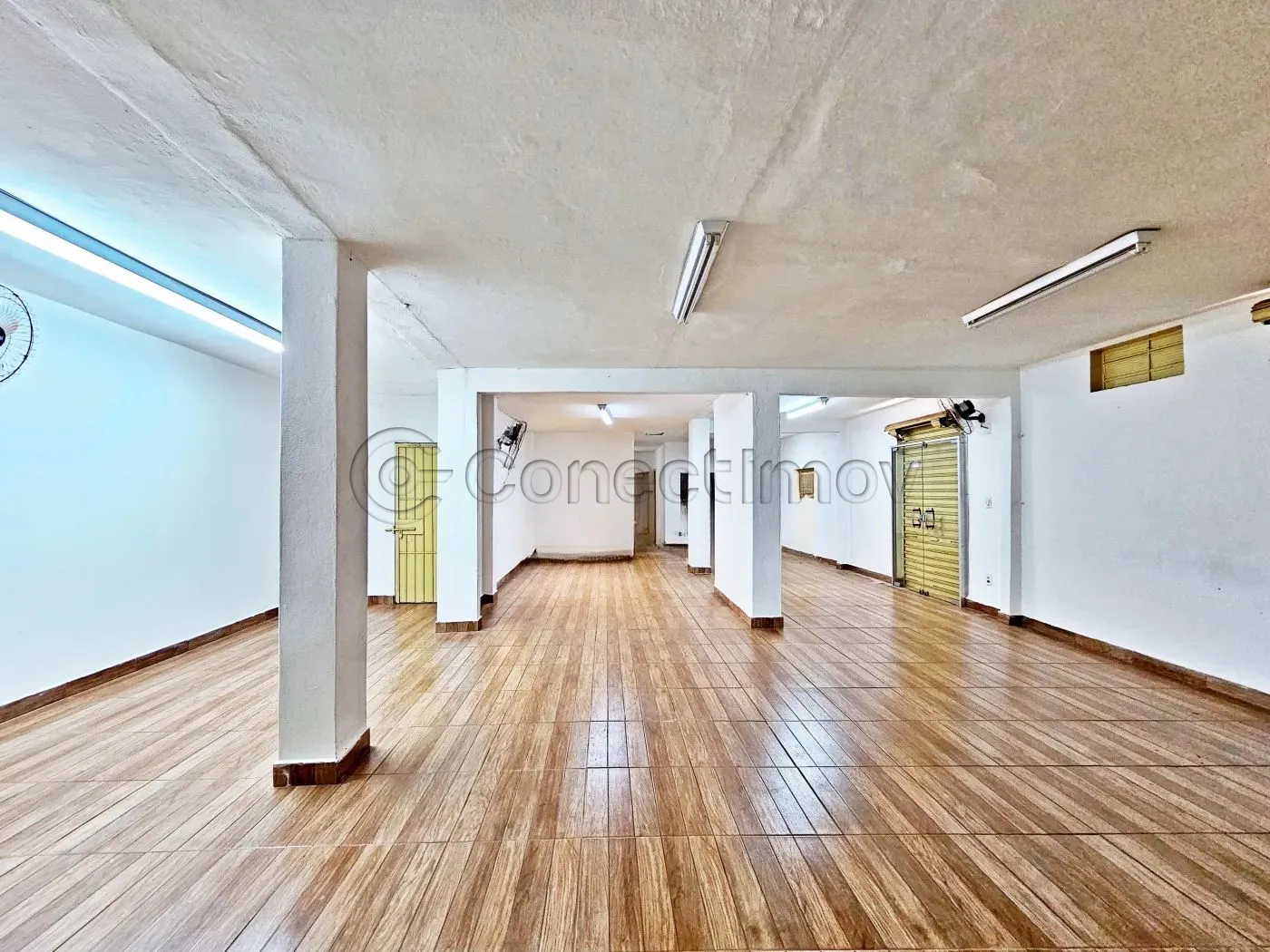 Comercial / Padrão em Ribeirão Preto Alugar por R$2.000,00