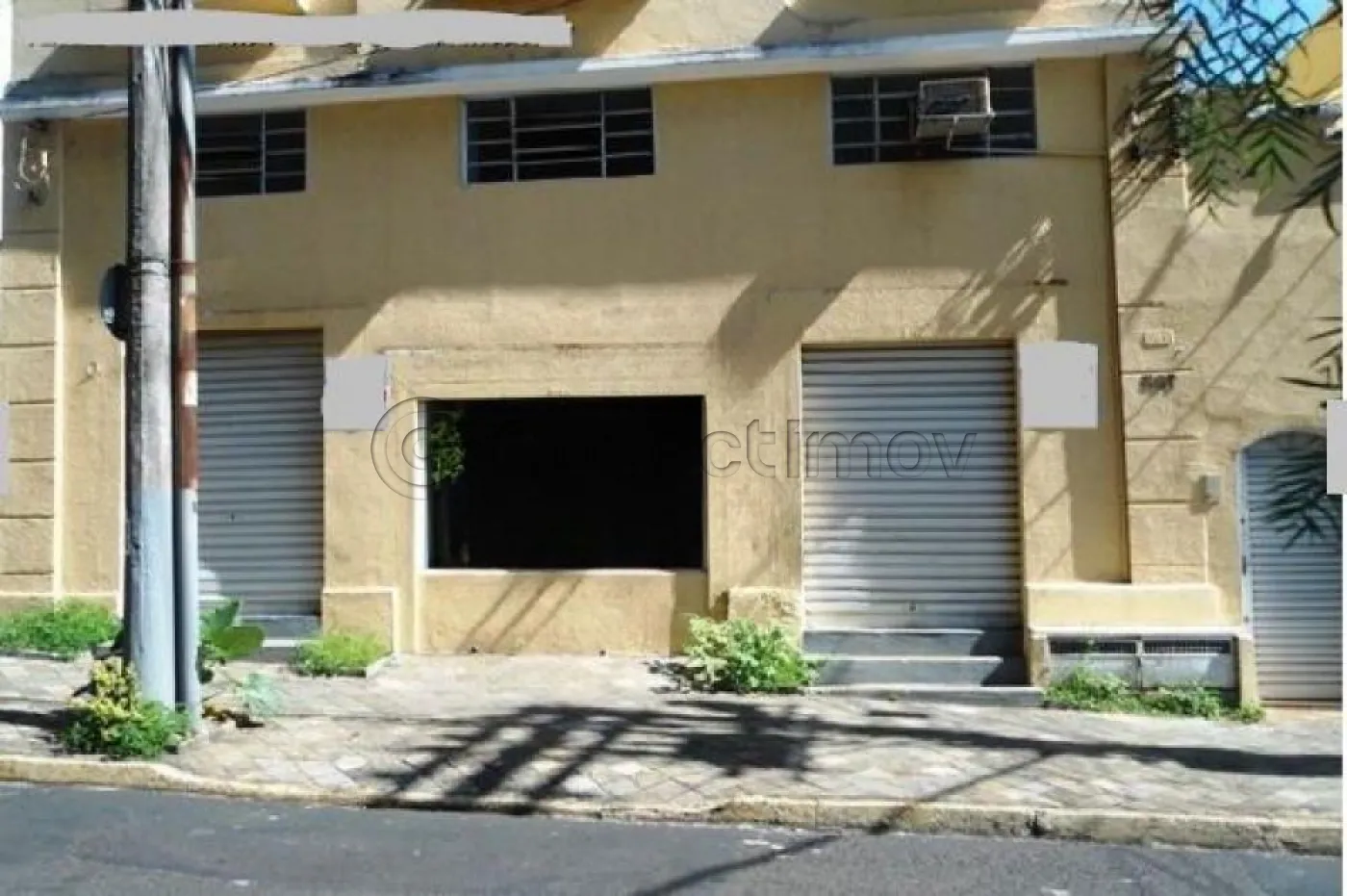 Casa / Padrão em Ribeirão Preto Alugar por R$2.000,00