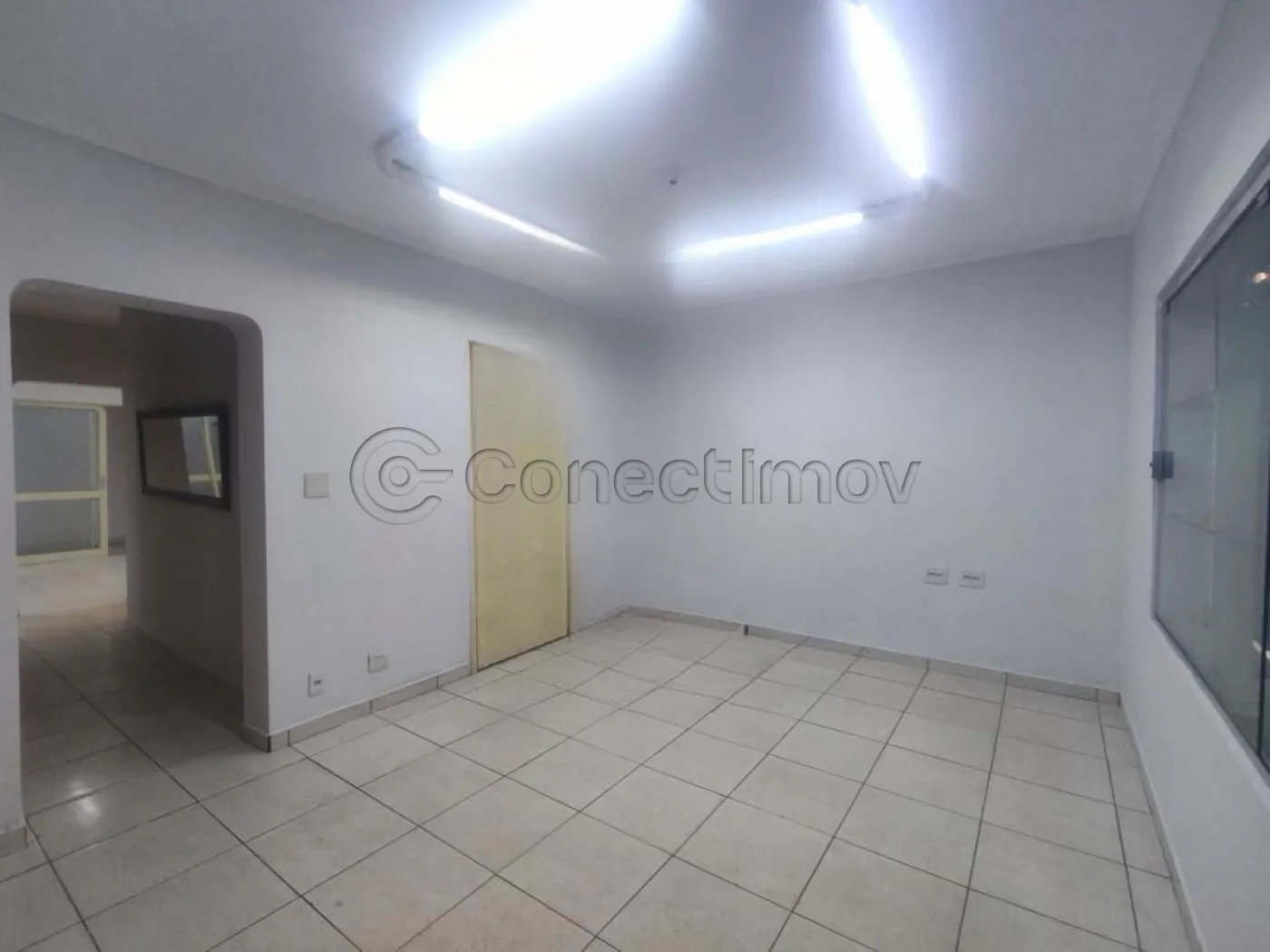 Comercial / Padrão em Ribeirão Preto Alugar por R$2.100,00