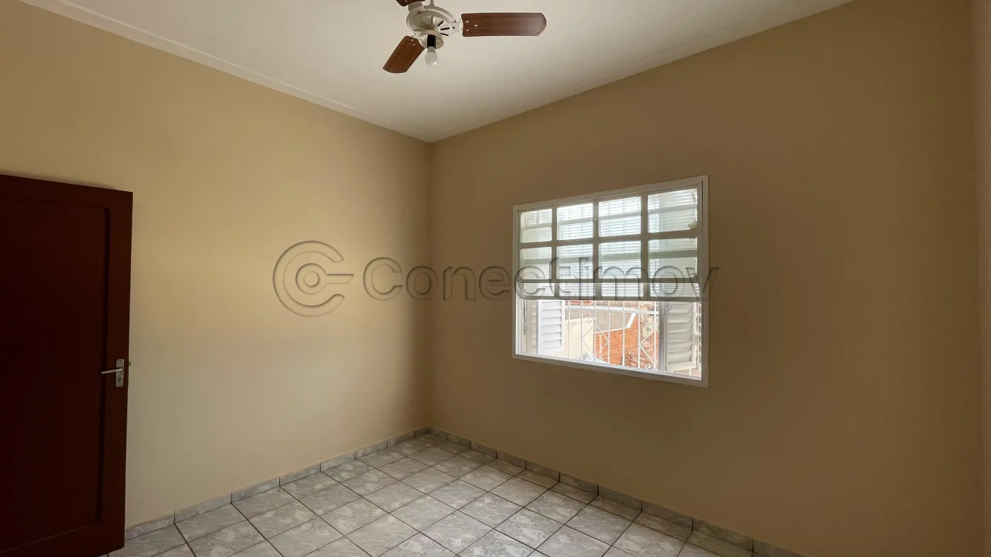Casa / Padrão em Ribeirão Preto Alugar por R$2.500,00