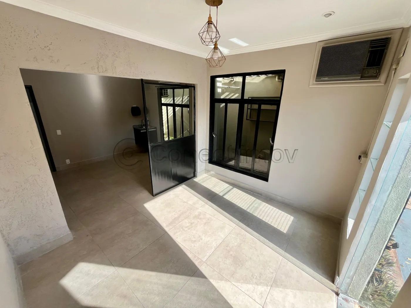 Comercial / Sala sem Condomínio em Ribeirão Preto Alugar por R$2.000,00