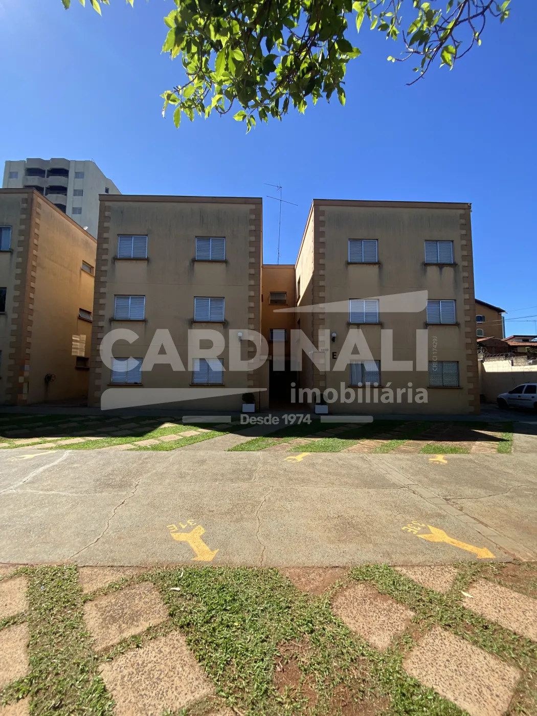 Alugar Apartamento / Padrão em São Carlos R$ 1.056,00 - Foto 1