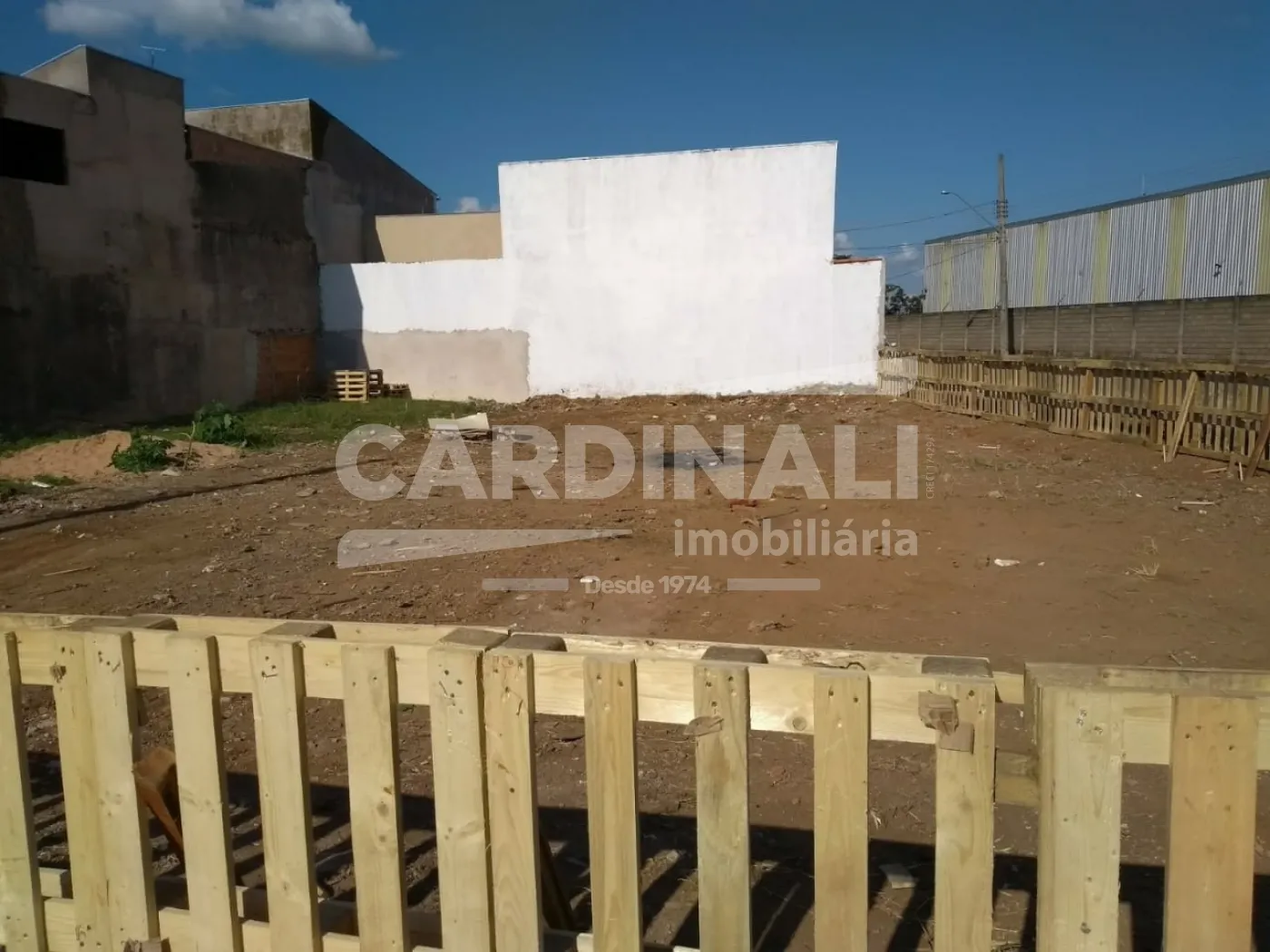 Terreno / Padrão em São Carlos , Comprar por R$200.000,00