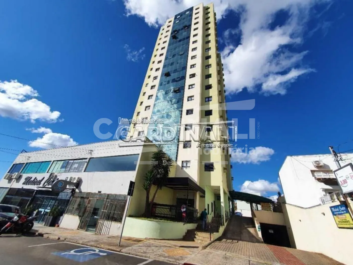 Comercial / Sala / Salão com Condomínio em São Carlos  Comercial / Sala / Salão com Condomínio em São Carlos