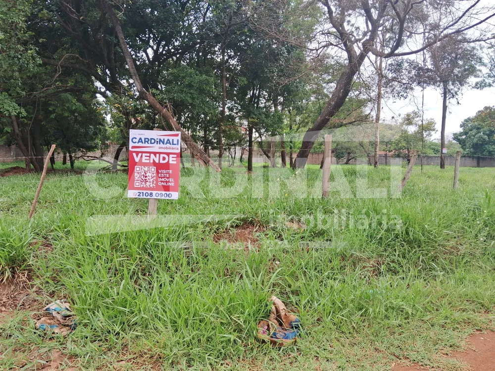 Comprar Terreno / Área em Araraquara R$ 320.000,00 - Foto 1
