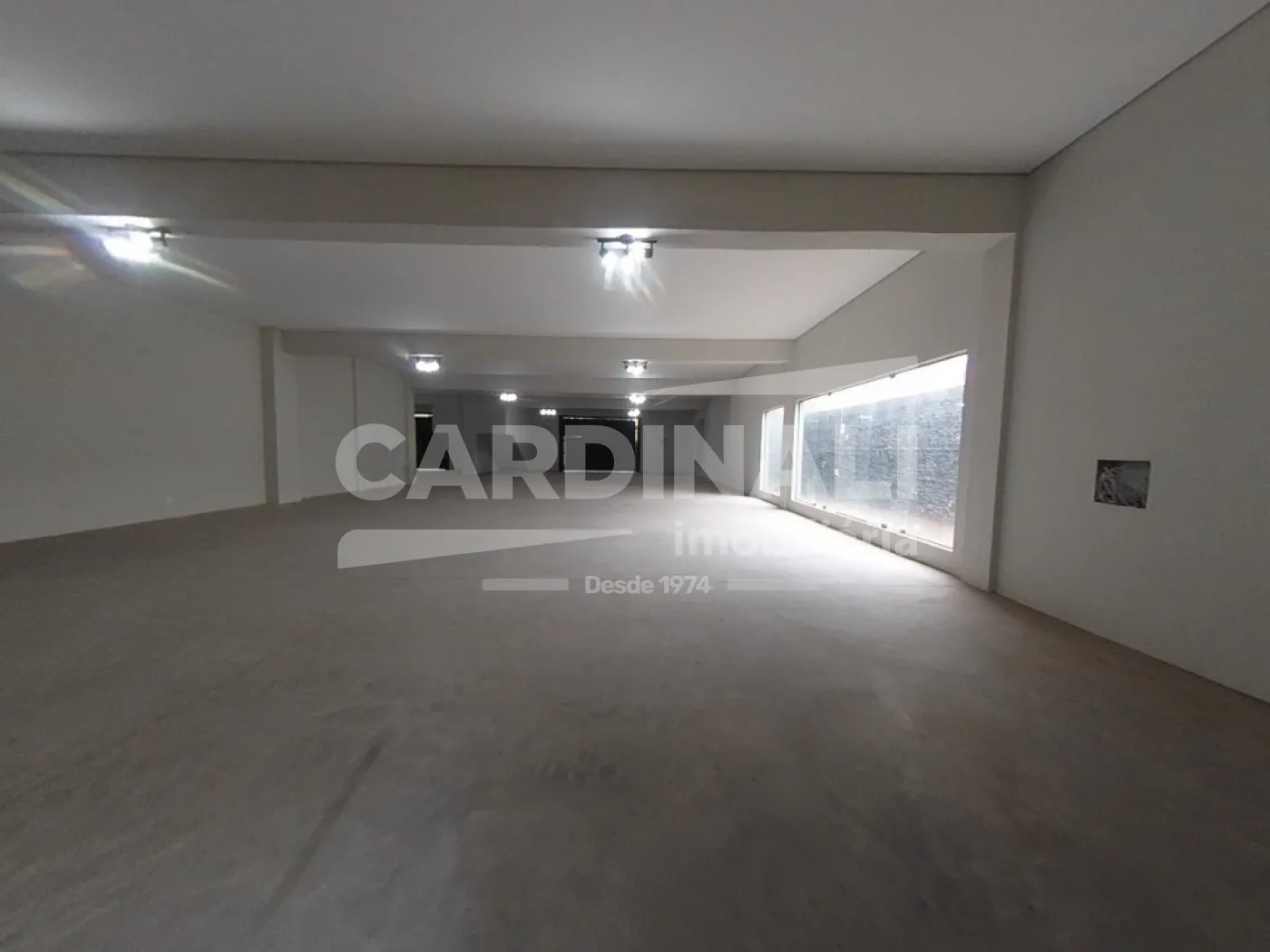 Comercial / Barracão em São Carlos Alugar por R$5.000,00