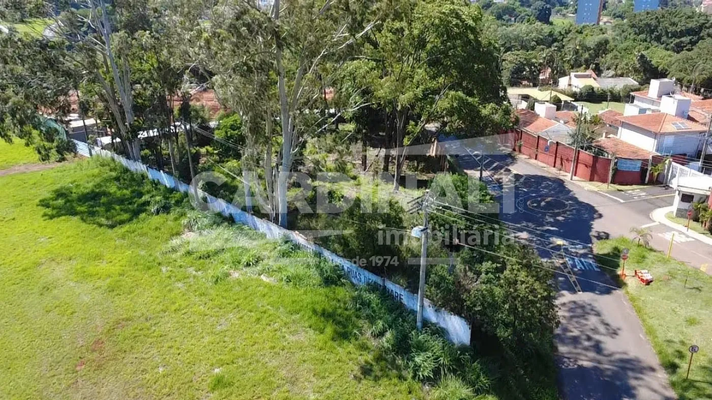 Terreno / Área em São Carlos , Comprar por R$2.340.000,00