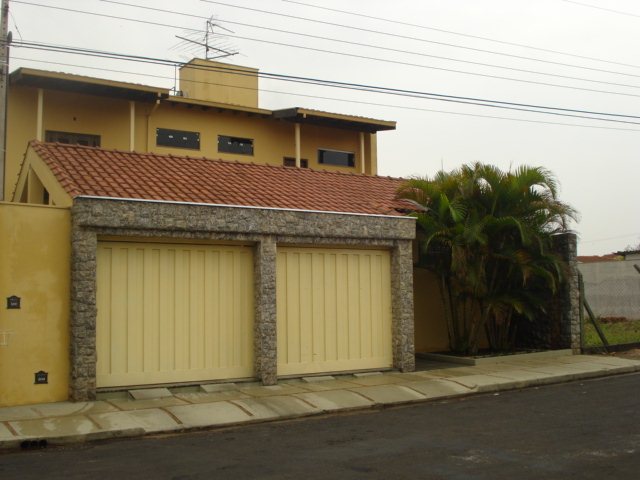 Alugar Casa / Padrão em São Carlos. apenas R$ 1.171.000,00