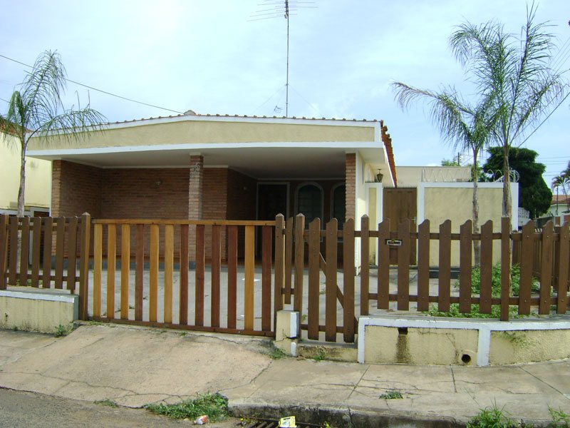 Alugar Casa / Padrão em São Carlos. apenas R$ 605,00