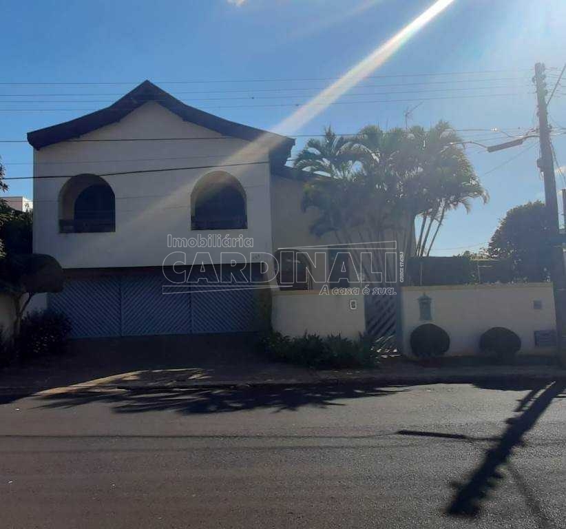 Alugar Casa / Padrão em São Carlos. apenas R$ 2.120.000,00