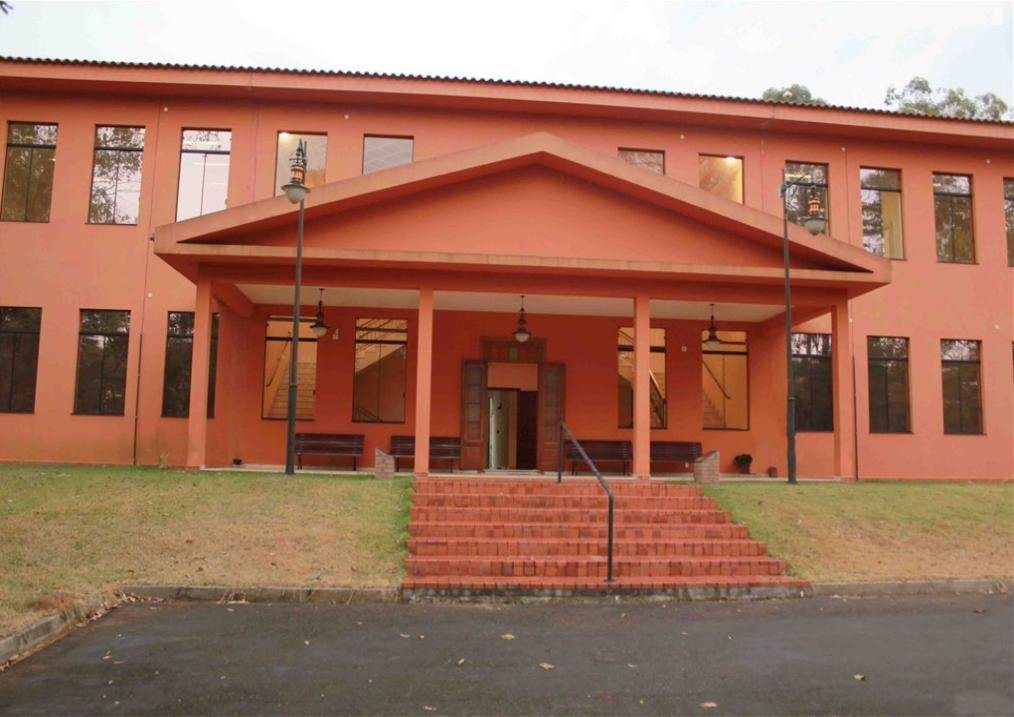 Alugar Terreno / Padrão em São Carlos.