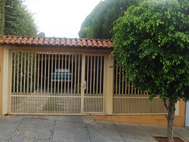 Alugar Casa / Padrão em São Carlos. apenas R$ 689.000,00