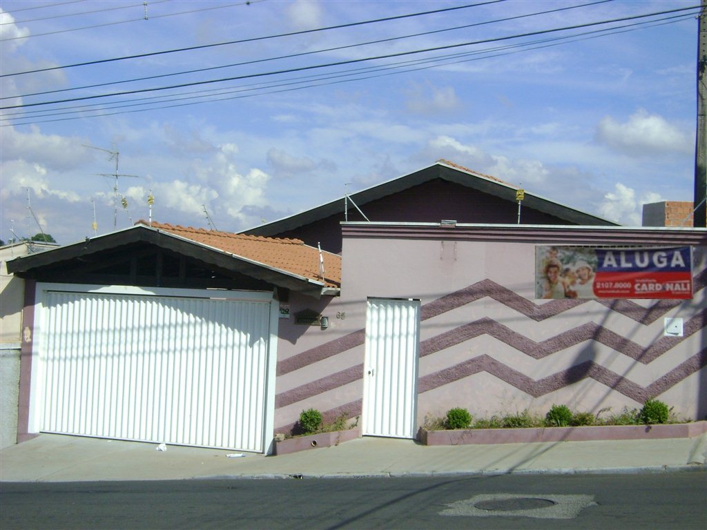 Alugar Casa / Padrão em São Carlos. apenas R$ 470.000,00