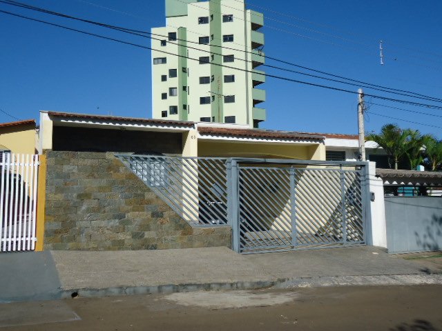 Alugar Casa / Padrão em São Carlos. apenas R$ 645.000,00