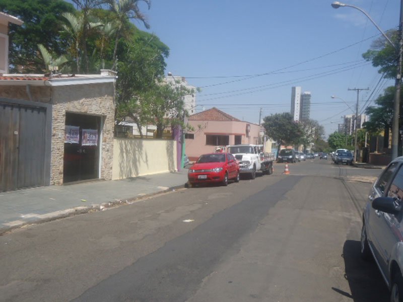 Casa sobrado com 3 dormitórios e 2 suítes no Centro em frente ao Restaurante Nanmi em São Carlos