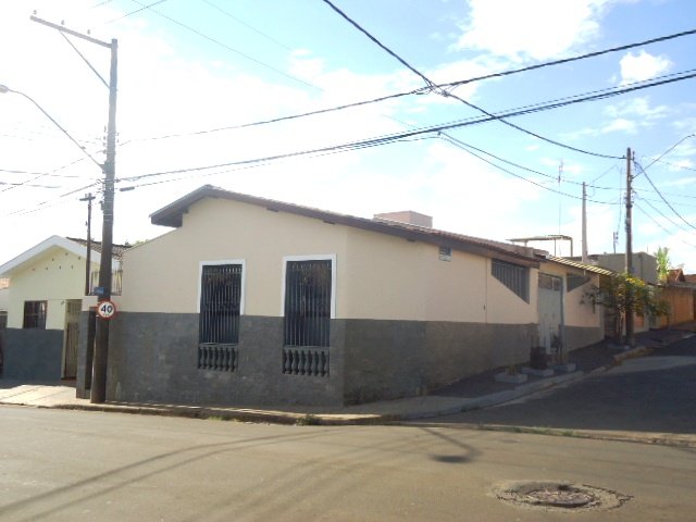 Alugar Casa / Padrão em São Carlos. apenas R$ 435.000,00