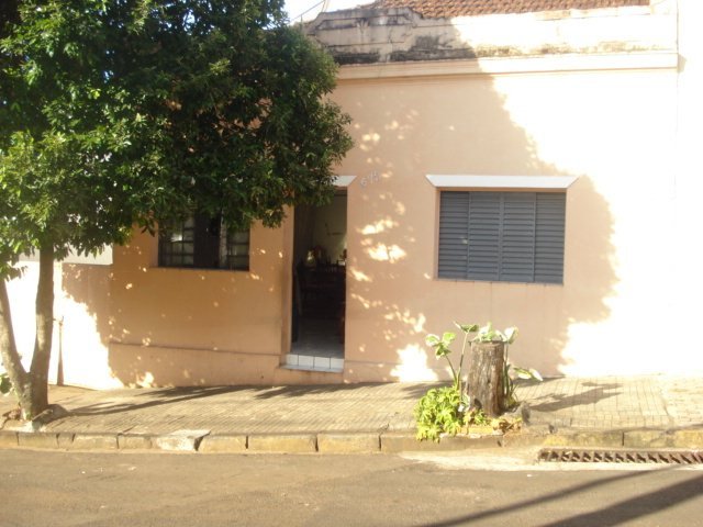 Alugar Casa / Padrão em São Carlos. apenas R$ 350.000,00
