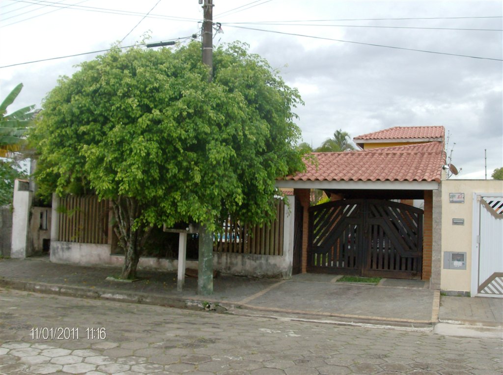 Alugar Casa / Padrão em Itanhaem. apenas R$ 380.000,00