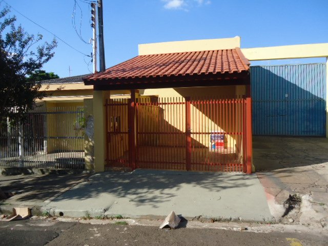 Alugar Casa / Padrão em São Carlos. apenas R$ 1.200,00