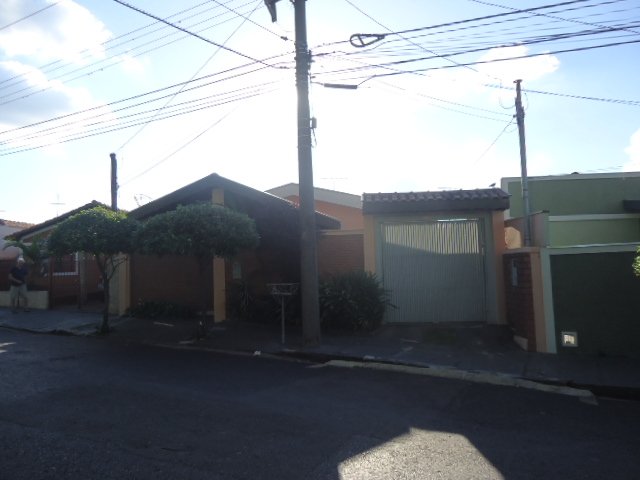 Alugar Casa / Padrão em São Carlos. apenas R$ 495.000,00