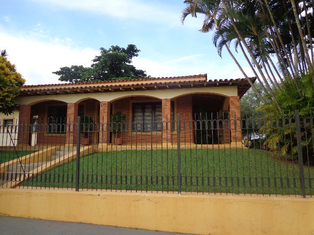 Alugar Casa / Padrão em São Carlos. apenas R$ 10.500,00