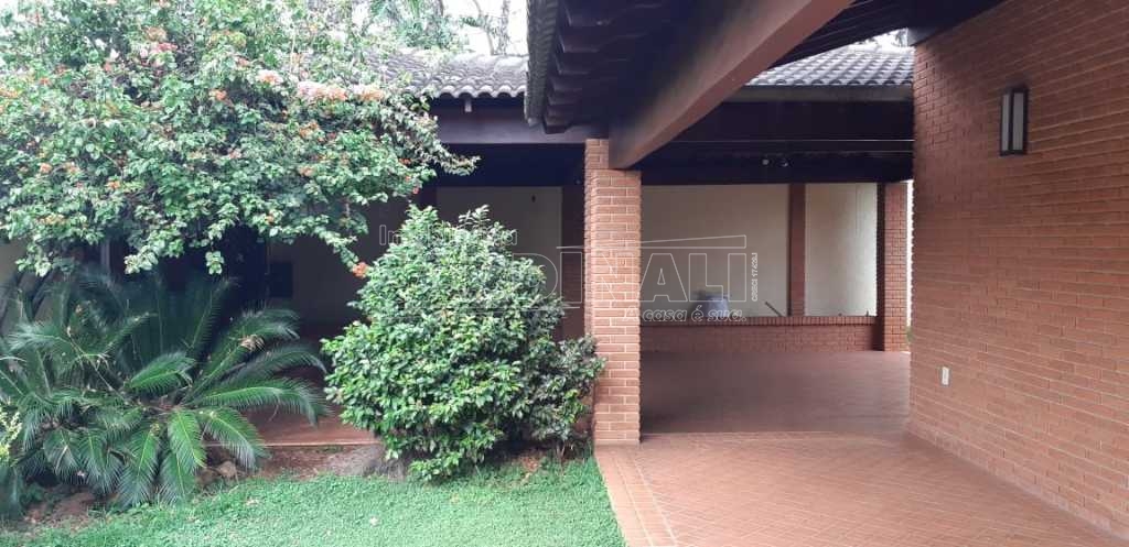 Casa com 4 dormitórios e 2 suítes, com piscina no Parque Santa Mônica próxima ao Hospital Santa Casa em São Carlos