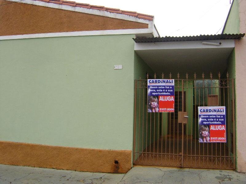 Alugar Casa / Padrão em São Carlos. apenas R$ 890,00