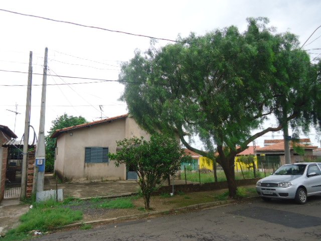 Alugar Casa / Padrão em São Carlos. apenas R$ 200.000,00