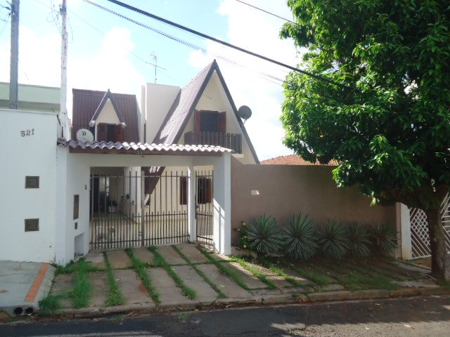Alugar Casa / Padrão em São Carlos. apenas R$ 450.000,00