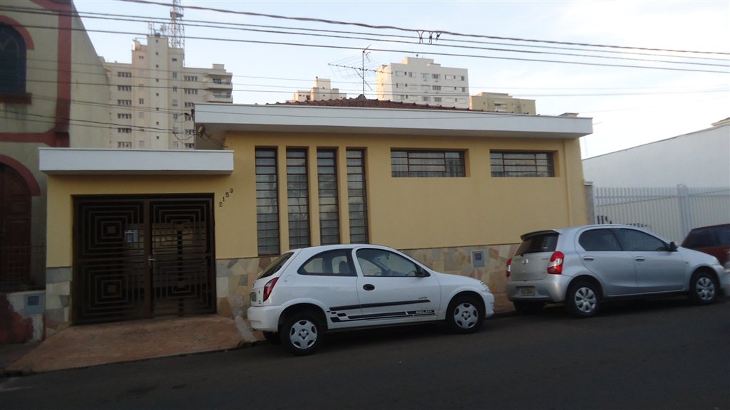 Alugar Casa / Padrão em São Carlos. apenas R$ 1.050.000,00
