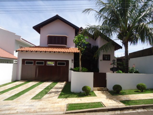 Alugar Casa / Padrão em São Carlos. apenas R$ 1.060.000,00