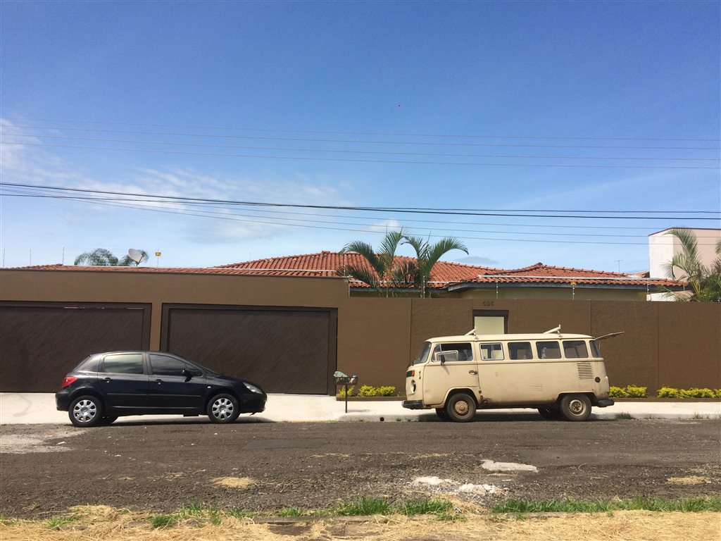 Casa com 3 dormitórios e 2 suítes no Planalto Paraíso próxima ao Shopping Passeio em São Carlos