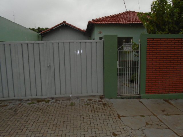 Casa de esquina com 3 dormitórios no Cidade Jardim próxima a USP em São Carlos