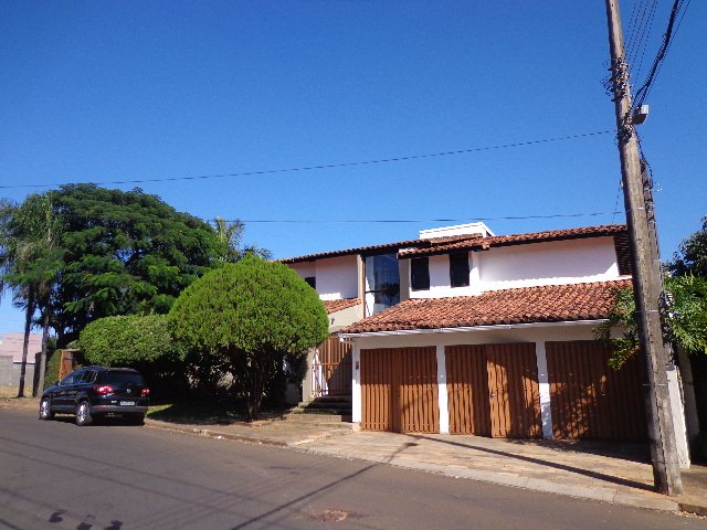 Alugar Casa / Padrão em São Carlos. apenas R$ 890.000,00
