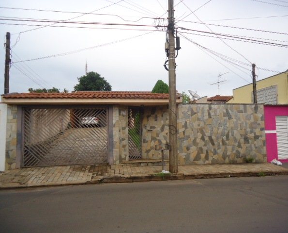 Alugar Casa / Padrão em São Carlos. apenas R$ 720.000,00