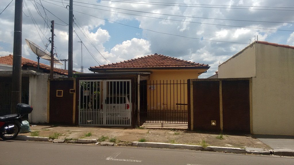 Alugar Casa / Padrão em São Carlos. apenas R$ 280.000,00