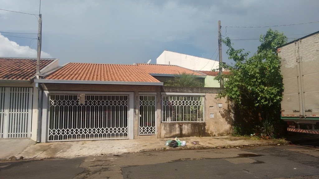 Alugar Casa / Padrão em São Carlos. apenas R$ 420.000,00