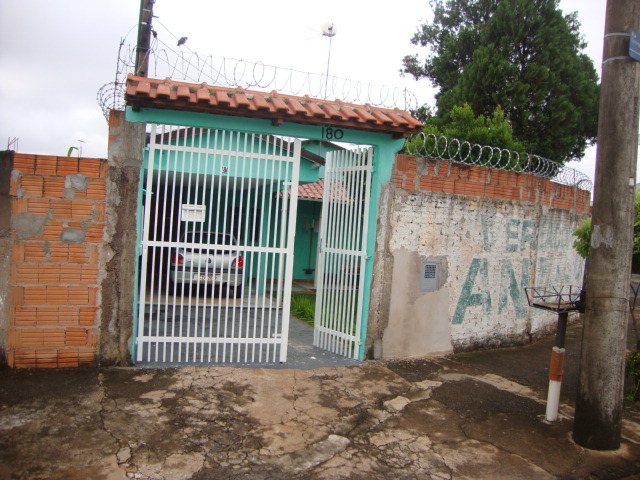 Alugar Casa / Padrão em São Carlos. apenas R$ 288.000,00