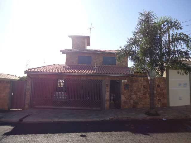 Alugar Casa / Padrão em São Carlos. apenas R$ 680.000,00