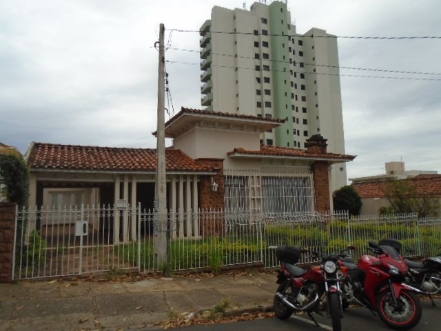Casa com 2 dormitórios e 1 suíte no centro de São Carlos