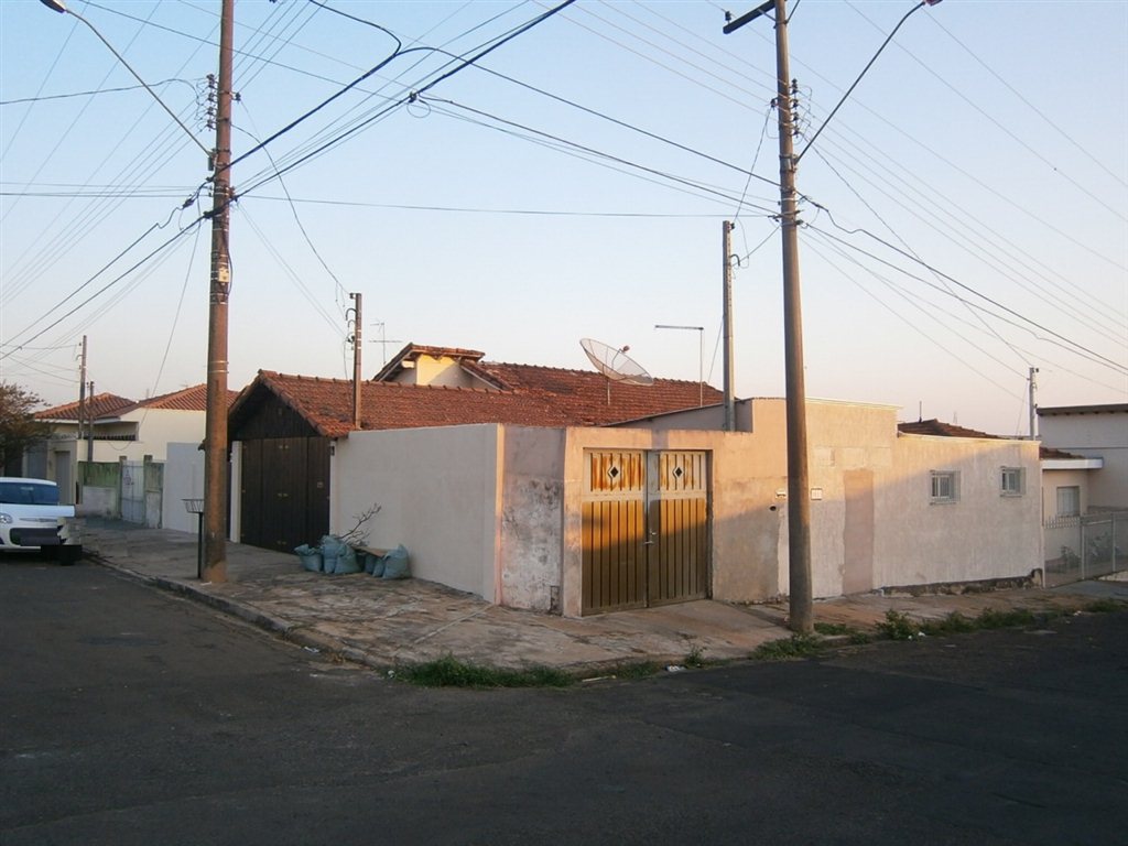 Alugar Casa / Padrão em São Carlos. apenas R$ 300.000,00