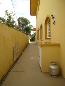 Casa sobrado com 2 dormitórios e 2 suítes no Jardim Bethânia próxima ao Hospital Santa Casa em São Carlos