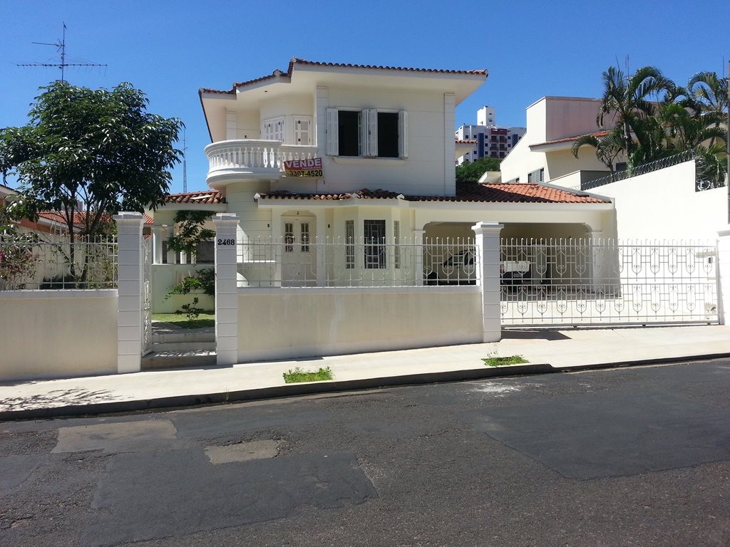Casa sobrado de alto padrão no Jardim Macarengo próximo ao Colégio Objetivo Júnior em São Carlos
