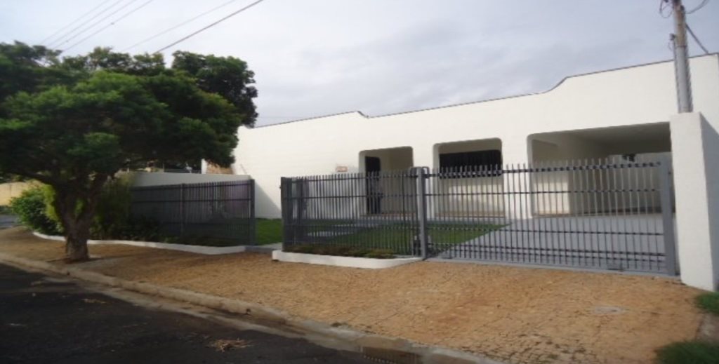 Alugar Casa / Padrão em São Carlos. apenas R$ 2.945,00