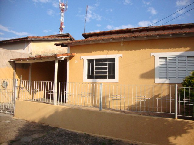 Alugar Casa / Padrão em São Carlos. apenas R$ 200.000,00