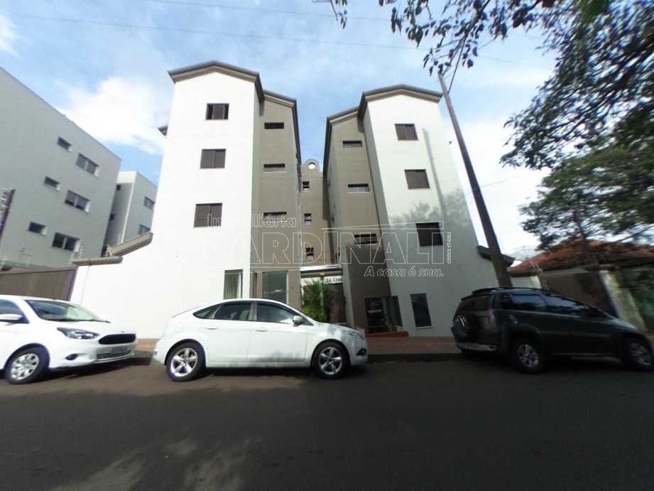 Apartamento com 1 dormitório e 1 suíte no Centro próximo a Escola Prof. Sebastião de Oliveira Rocha em São Carlos