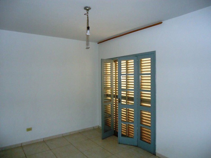 Apartamento com 2 dormitórios no Núcleo Res. Silvio Vilari próximo a Prefeitura Municipal em São Carlos