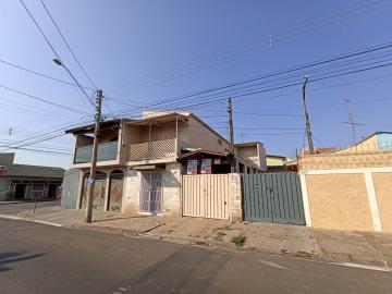 Alugar Casa / Padrão em São Carlos. apenas R$ 400.000,00