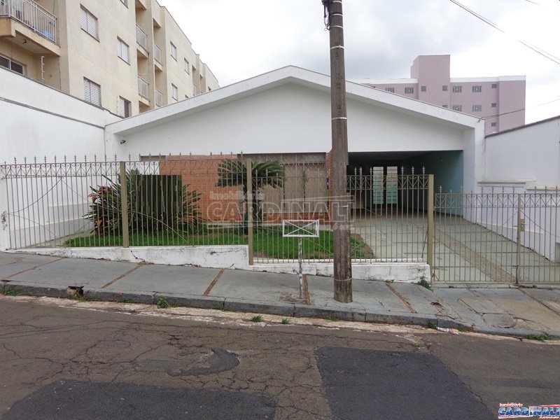 Casa com 3 dormitórios e 1 suíte no Jardim Lutfalla próxima a USP em São Carlos