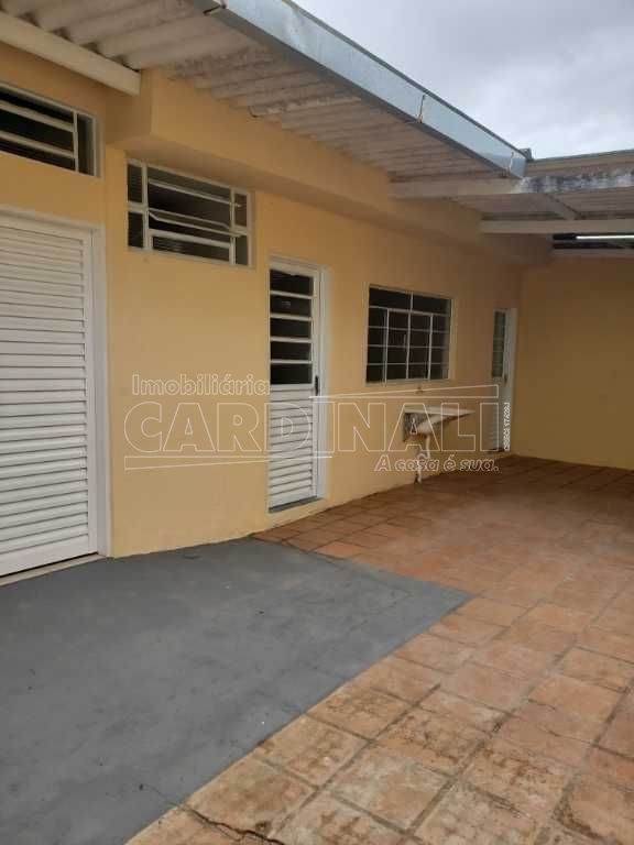 Casa com 3 dormitórios no Jardim Beatriz próxima a Escola Carmine Botta em São Carlos